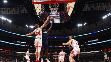 Zion Williamson (in blau) glänzte gegen die Chicago Bulls