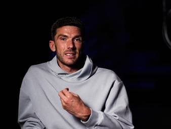 Der Aufstieg von Schalke ist auch ein Verdienst von Trainer Miron Mkuslić. Neuzugang Robin Gosens spricht über die Besonderheit seines neuen Trainers und wie er den Aufstieg letzte Saison verfolgte.