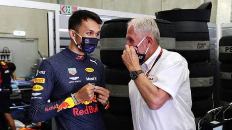 Helmut Marko (r.) sprach sich dafür aus, dass Alexander Albon als Pilot bei Red Bull abgelöst wird