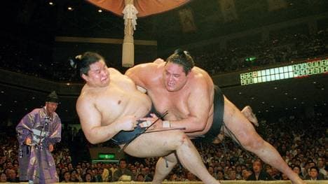 Akebono (r.) war eine Legende seines Sports