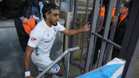 Rayan Ghrieb hüpfte gegen Hertha in den Graben des Olympiastadions