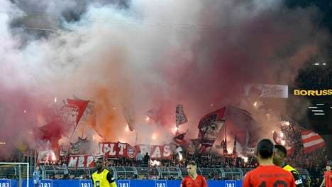Einige Anhänger des FC Bayern brannten in Dortmund Pyrotechnik ab
