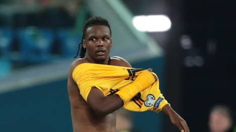 Dedryck Boyata mit Trikot von Michy Batshuayi beim EM-Qualifikationsspiel Belgien gegen Russland