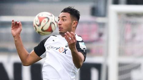 Aziz Bouhaddouz schnürt einen Dreierpack