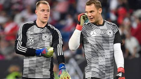 Bundestrainer Julian Nagelsmann legt sich fest im Kampf um die Nummer 1 im DFB-Team-Tor zwischen Marc André ter Stegen (l.) und Manuel Neuer