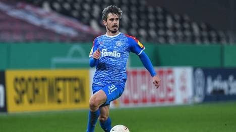 Auch für Fin Bartels und Holstein Kiel steht der Termin für ein Nachholspiel statt