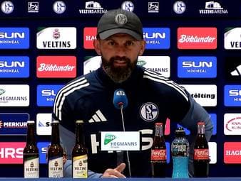 Auf der Pressekonferenz vor dem Zweitliga-Spiel gegen Preußen Münster reagiert S04-Trainer Miron Muslic auf eine Reporter-Frage sichtlich gereizt. 