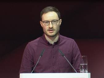 Michael Ott legte sich schon vor Jahren auf der Jahreshauptversammlung mit Bayern-Bossen an. Jetzt schießt er erneut - CEO Jan-Christian Dreesen antwortet aber schlagfertig. 