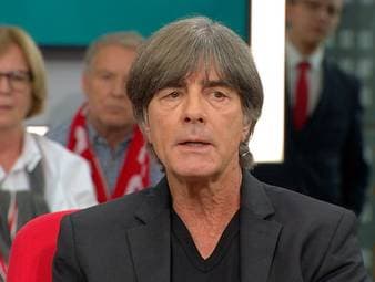 Rechtsverteidiger oder Mittelfeldspieler? Die richtige Position für Joshua Kimmich beschäftigt den Doppelpass. Ex-Bundestrainer Joachim Löw sieht den Führungsspieler beim DFB-Team eher in der Abwehr.