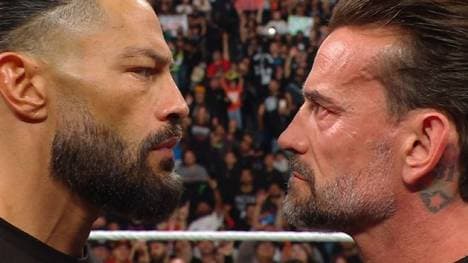Roman Reigns und CM Punk lieferten sich bei WWE RAW vor WrestleMania 42 ein letztes Rededuell