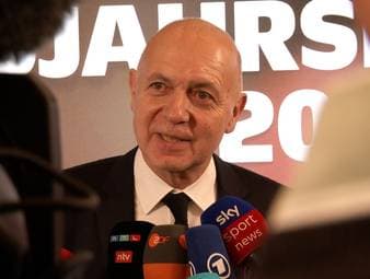 Beim DFL-Neujahrsempfang 2026 nimmt DFB-Präsident Bernd Neuendorf Stellung zu einem möglichen WM-Boykott der deutschen Nationalmannschaft angesichts der aktuellen Lage in den USA. Er reagiert damit auf einen Vorstoß von Vizepräsident Oke Göttlich.