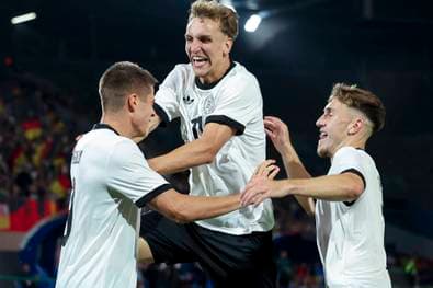 Kantersieg für Deutschland - Sturm-Duo glänzt