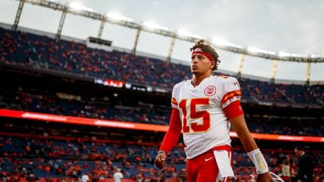 Quarterback-Star Patrick Mahomes zog sich im Spiel gegen die Denver Broncos eine Knieverletzung zu