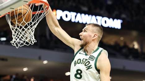 Kristaps Prozingis zieht sich eine Wunde im Gesicht zu