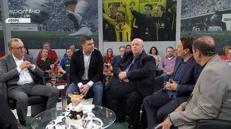 Reiner Calmund (3.v.r.) kritisierte die verantwortlichen BVB-Fans scharf