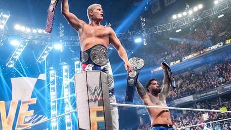 Cody Rhodes (l.) und Jey Uso sind neue Tag-Team-Champions bei WWE