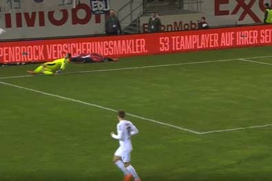 Autsch! Verl-Keeper muss früh den Platz verlassen