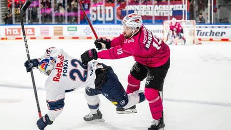 Harter Zweikampf im Derby Nürnberg gegen München