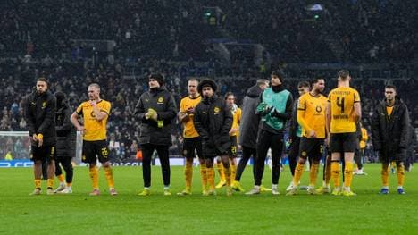 Standen im Regen: Die Spieler vom BVB