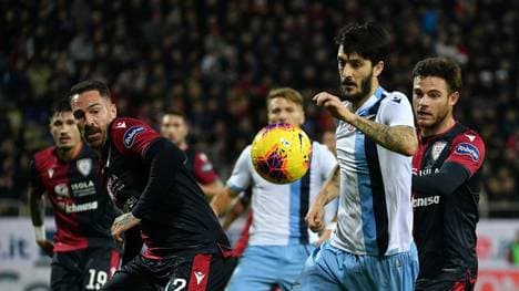 CAGLIARI, ITALY - DECEMBER 16:  Fabrizio Cacciatore of Cagliari Calcio competes for the ball with Luis Alberto of SS lazio during the Serie A match between Cagliari Calcio and SS Lazio at Sardegna Arena on December 16, 2019 in Cagliari, Italy.  (Photo by Marco Rosi/Getty Images)