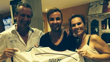 Ein Mario Götze-Trikot mit Unterschrift ist ein heiß begehrtes Ausstellungsstück.