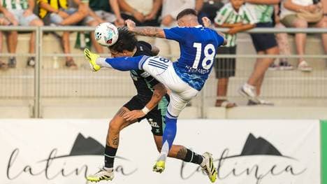 Harte Zweikämpfe im Test zwischen Betis und Como