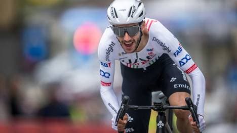 Adam Yates fuhr lange Zeit alleine