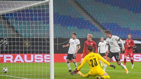 Luca Waldschmidt (r.) erzielte sein zweites Länderspieltor