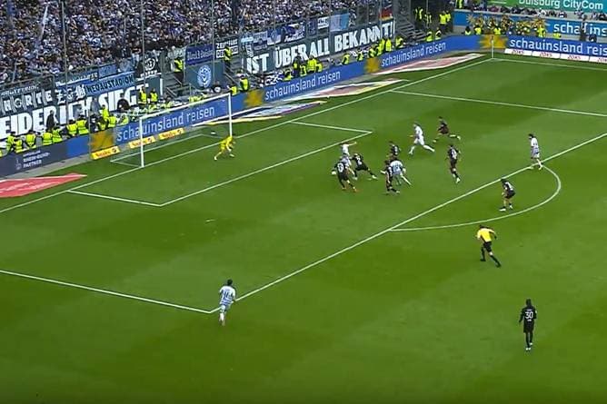 Er hat die Relegation auf dem Fuß - und dann das!