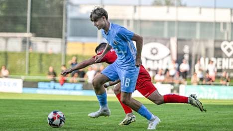 Noah Klose geht seine ersten Schritte im Seniorenbereich und trifft