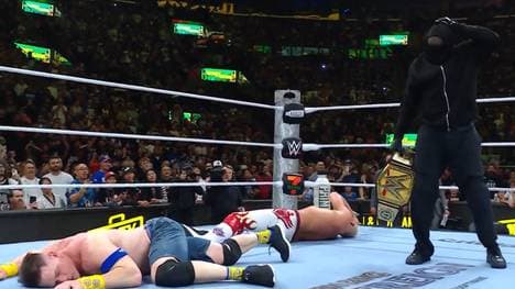 R-Truth (r.) kehrte bei WWE Money in the Bank zurück und startete seine Fehde mit John Cena neu