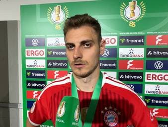 Josip Stanišić äußert sich nach dem Sieg im DFB-Pokalfinale kritisch über die spielerische Leistung, unterstreicht jedoch die außergewöhnliche Saison sowie den Stellenwert des Titels für den FC Bayern München.