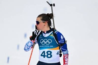 Was steckt hinter dieser Geste? Biathletin erklärt sich