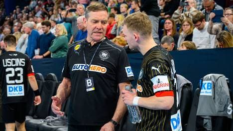 Timo Kastening (re.) hat große Konkurrenz im Kader von Alfred Gislason