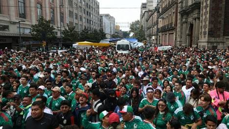 Mexikanische Fans in der Fanzone vor der WM-Eröffnung