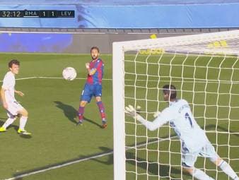 Toni Kroos packt gegen Levante einen Zauberpass aus. Trotzdem erwischt Real Madrid gegen den Außenseiter einen gebrauchten Nachmittag.