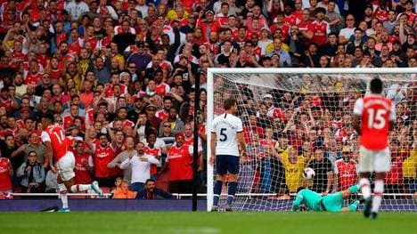 Pierre-Emerick Aubameyang (r.) schießt den FC Arsenal zum Punktgewinn