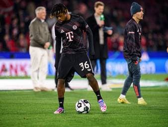 Bayern-Talent Wisdom Mike steht mit den DFB-Junioren vor der Teilnahme an der U17-WM. Vincent Kompany und Christoph Freund ordnen seine Entwicklung ein.