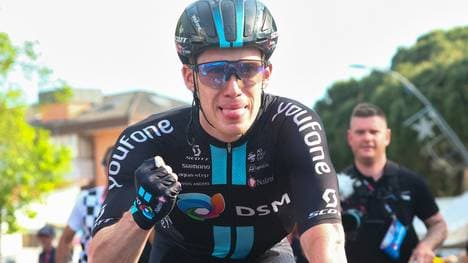 Alberto Dainese setzt sich im Massensprint durch