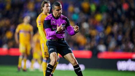 Schiedsrichter Fernando Hernández verlor während einer Partie die Kontrolle