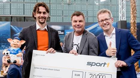 Das Phrasenschwein und SCHÖNER WOHNEN Polarweiss helfen: 20.000 Euro für "Neven Subotic Stiftung"