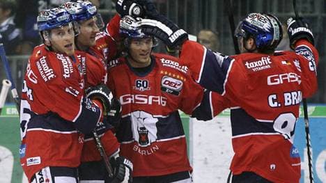 Die Eisbären Berlin gewinnen gegen Straubing mit 5:1