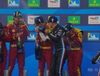 Mick Schumacher kann beim zweiten Saisonlauf der Langstrecken-Weltmeisterschaft WEC mit seinem Alpine-Team einen Erfolg einfahren. Ferrari feiert in der Hypercar-Klasse einen Heimsieg, während Valentino Rossi in der LMGT3 vor den Tifosi zum tragischen Helden wird. 