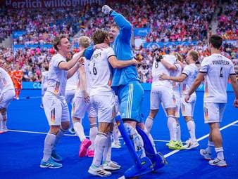 Die deutschen Hockey-Herren krönen sich in einem irren Thriller im Finale der Heim-EM gegen die Niederlande zum Europameister.