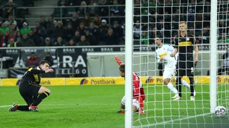 Bundesliga: Benjamin Pavard vom VfB Stuttgart mit Muskelbündelriss