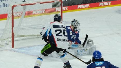Andreas Eder erzielte für die Straubing Tigers das zwischenzeitliche 2:2 gegen die Adler Mannheim im 1. Playoffs-Viertelfinale der PENNY DEL