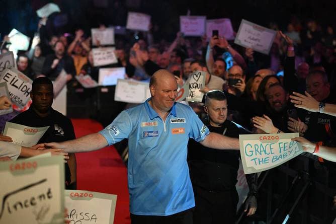 Unmittelbar vor der WM: Darts-Star verkündet Rücktritt