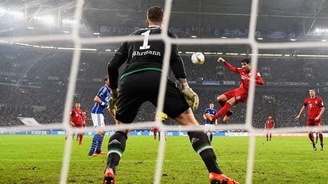 FC Schalke 04 v FC Bayern Muenchen - Bundesliga