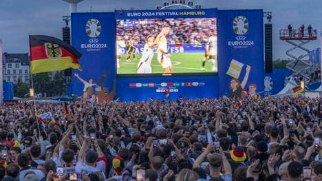 Public Viewing zum EM-Auftakt in Hamburg