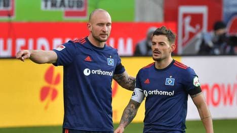 Auch Toni Leistner (l.) und Tim Leibold konnten den Abwärtstrend beim HSV nicht aufhalten